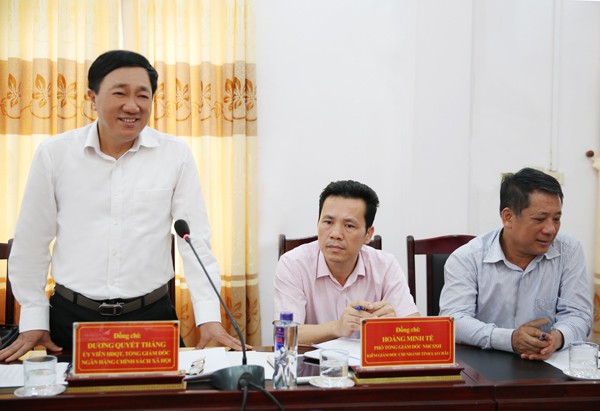 Đoàn công tác NHCSXH làm việc tại huyện Mường Tè Tổng Giám đốc Dương Quyết Thắng phát biểu tại buổi làm việc với huyện Mường Tè