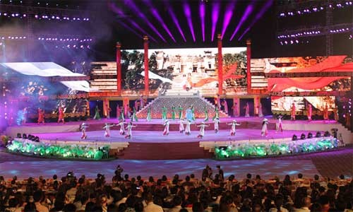 Huda ra mắt diện mạo mới đầy ấn tượng nhân dịp Festival Huế lần thứ 10 Đêm khai mạc Festival Huế thu hút hàng ngàn người tham dự