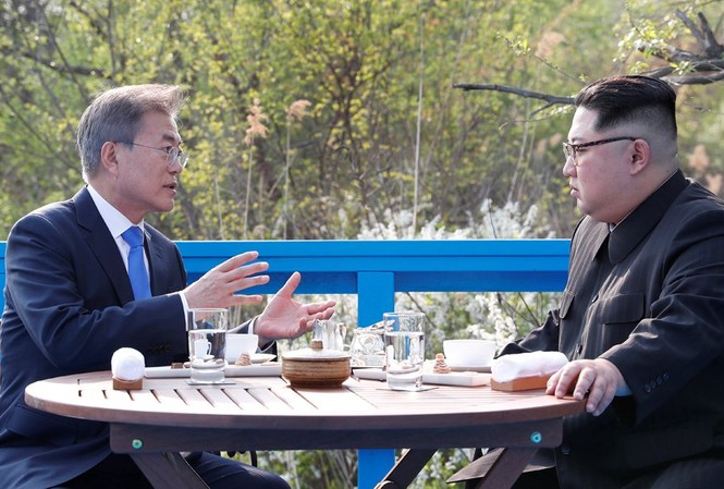 Giải mã cuộc nói chuyện giữa ông Kim và ông Moon qua khẩu hình Giải mã cuộc nói chuyện giữa ông Kim và ông Moon qua khẩu hình