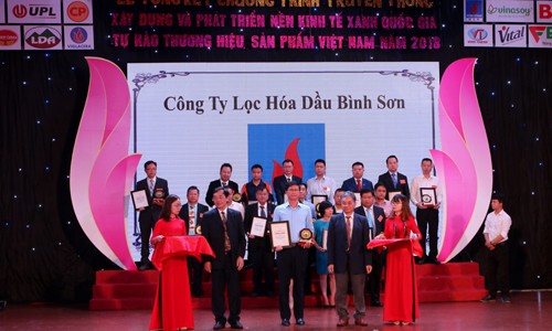 BSR được vinh danh Top 10 “Nhà máy xanh thân thiện” năm 2018 Đại diện BSR nhận giải thưởng “Nhà máy xanh thân thiện” năm 2018