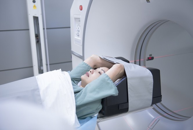 Vinmec triển khai hệ thống PET/CT điều trị sớm ung thư Đối với bệnh nhân ung thư, PET/CT được coi là một trong những “chìa khóa vàng” để phát hiện và chẩn
đoán sớm, chính xác giai đoạn bệnh, từ đó đưa ra phương pháp và dự báo kết quả điều trị