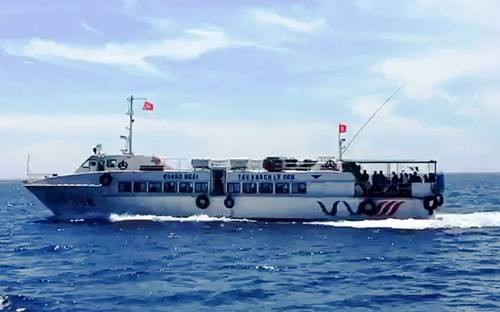 Điều máy bay, tàu cao tốc đưa đề thi THPT quốc gia ra các huyện đảo Tàu cao tốc sẽ vận chuyển đề thi THPT Quốc gia từ cảng Sa Kỳ về đảo Lý Sơn. Ảnh: Thạch Thảo.
