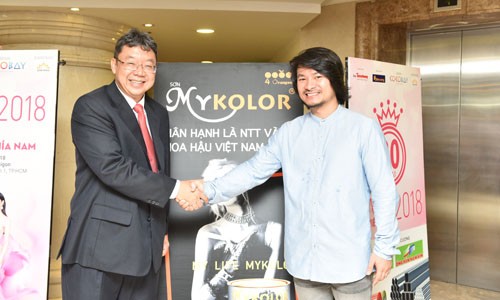MyKolor muốn tìm cho nhan sắc Việt một cái tên xứng đáng Đại diện Sơn MyKolor Phó Tổng Giám Đốc Công Ty 4 ORANGES Chalermsak Pimolsri và Tổng đạo diễn Hoàng Nhật Nam tại buổi họp báo chung khảo miền Nam