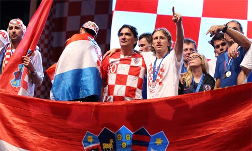 Tuyển Croatia dùng tiền thưởng World Cup cho trẻ em nghèo đi biển Dalic phản đối gay gắt việc các chính trị gia lợi dụng hình ảnh của đội tuyển sau kỳ tích vào chung kết World Cup. Ảnh: Reuters.