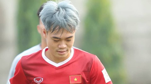 Văn Toàn nhuộm tóc bạch kim cực nổi ở đội Olympic Việt Nam Văn Toàn nhuộm tóc bạch kim cực nổi ở đội Olympic Việt Nam
