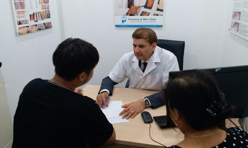 Điều trị bệnh vẩy nến hiệu quả bằng thảo dược Giáo sư Tiến sĩ Michael Tirant tư vấn miễn phí cho bệnh nhân vẩy nến.