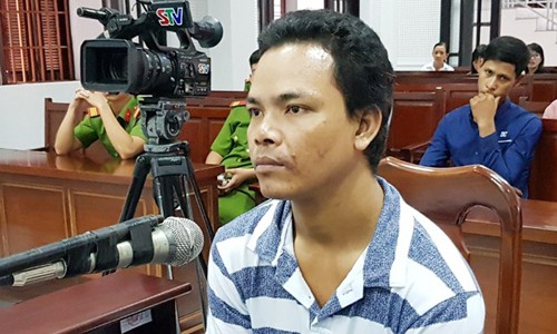 Dùng kéo đâm chết anh rể do bị đánh Khum trong phiên tòa