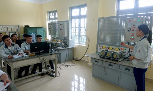 Trường nghề chạy nước rút tới Hội giảng nhà giáo toàn quốc Dù dang nghỉ hè, các trường nghề cả nước vẫn tập trung chạy nước rút chuẩn bị cho Hội giảng nhà giáo giáo dục nghề nghiệp toàn quốc 2018. Ảnh: L.H.V