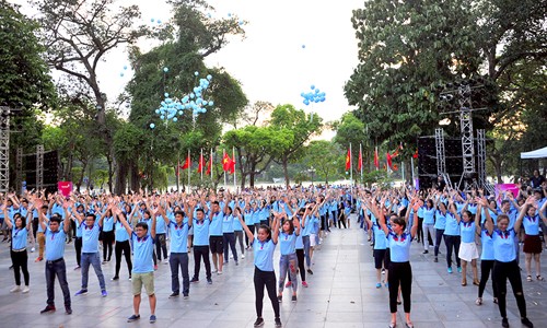 'Sống khỏe để yêu thương' và những điều còn mãi... Màn flahmob của hàng nghìn cán bộ, nhân viên VietinBank tạo ấn tượng với đông đảo công chúng