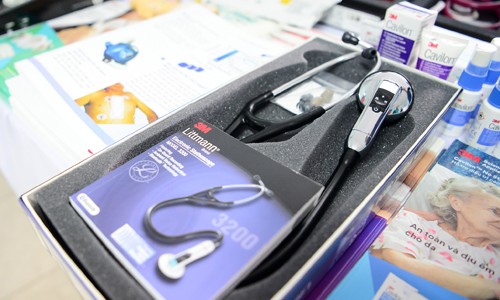 Tầm soát bệnh tim bẩm sinh bằng công nghệ 4.0 Thiết bị ống nghe tim Wifi do Viettel tài trợ
