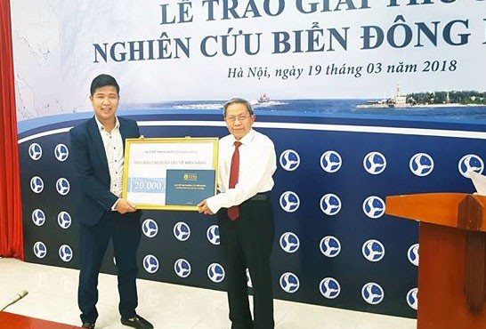 Báo Tiền Phong đoạt Giải xuất sắc 'Báo chí về Biển Đông năm 2017' Loạt bài viết “Trường Sa trong tim người trẻ” đăng trên báo in Tiền Phong đoạt Giải xuất sắc.