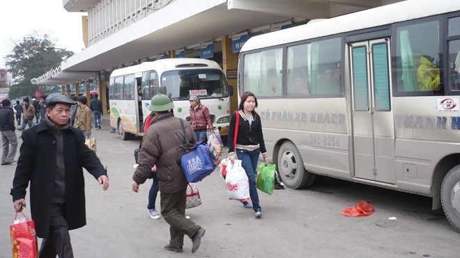 Ăn theo tết, nhà xe 'móc túi' hành khách Nhiều hãng vận tải đã tăng giá vé xe dịp Tết từ 15 đến 61%. ảNH: ANH TRọNG