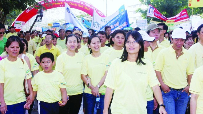 Lawrence S. Ting lần 9: Điểm hẹn của lòng nhân ái Đông đảo người dân TPHCM tham gia chương trình đi bộ từ thiện năm 2012. ảnh: T.Thế