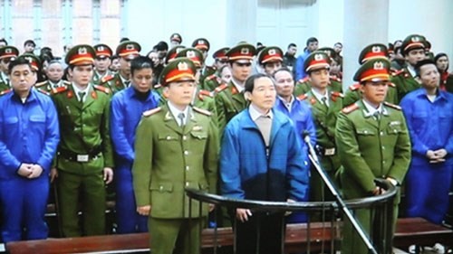 Giá trị pháp lý từ lời khai Dương Chí Dũng? Dương Chí Dũng trước vành móng ngựa.