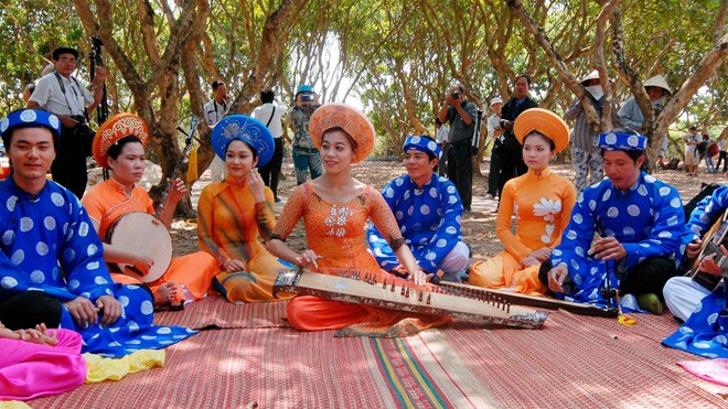Đờn ca tài tử lần đầu tụ hội cấp quốc gia Đờn ca tài tử Nam Bộ. Ảnh: Phan Thanh Cường