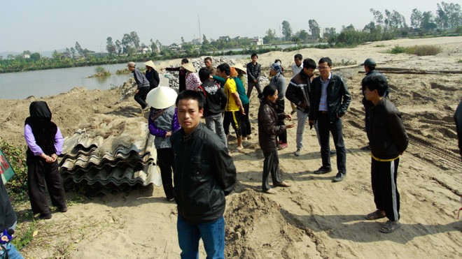Hơn 40 ngôi mộ biến mất trong khu “cấm địa” Người dân phát hiện trên 40 ngôi mộ đã bị di dời