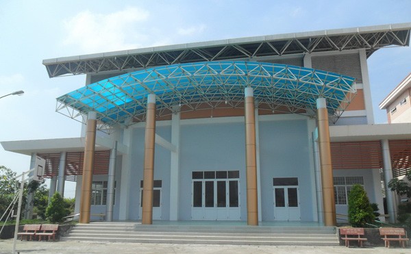 Chưa có giải pháp chống lãng phí nhà thi đấu đa năng trường học Nhà thi đấu đa năng ở trường THCS Định Môn rộng 1.000 m2 lãng phí khi đi vào khai thác. ẢNH: HOÀ HỘI