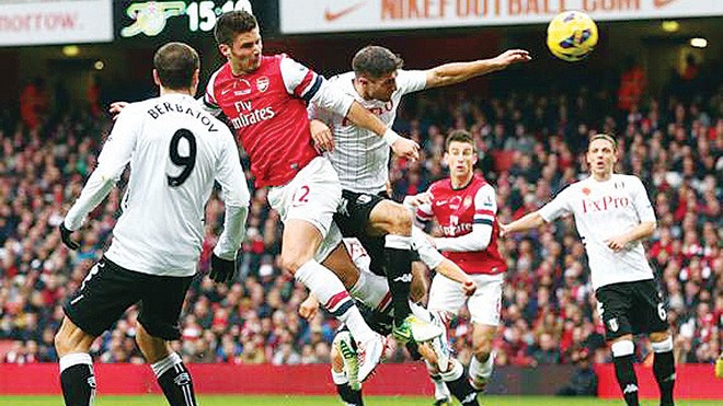 Arsenal (1) - Fulham (16): Khó khăn luận anh hùng Arsenal (đỏ) có chiến thắng như lượt đi?. Ảnh: Sportplanet