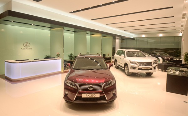 Lexus và nghệ thuật chăm sóc khách hàng kiểu Nhật Gian trưng bày xe của Lexus trung tâm Sài Gòn