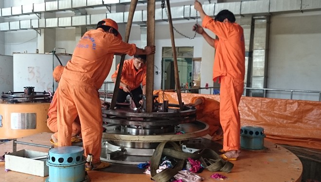 Vượt qua khó khăn về đích sớm Công nhân Công ty TĐ Ialy xử lý sự cố Thủy điện An Khê