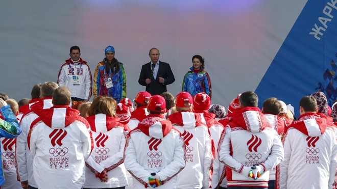 Olympic Sochi: Hoành tráng chưa từng có Tổng thống Vladimir Putin dự buổi xuất quân của đoàn thể thao Nga dự Olympic Sochi. Ảnh: AP
