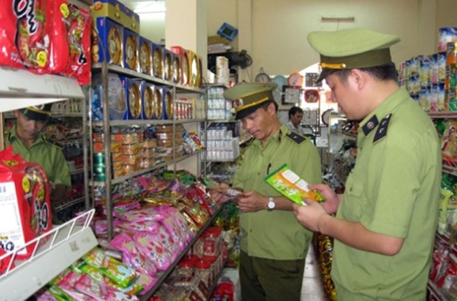 Lập đường dây nóng về an toàn thực phẩm Đường dây nóng sẽ giúp lực lượng QLTT có thêm công cụ quản lý. Ảnh: Báo Công Thương