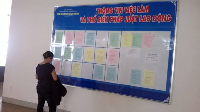 Tuyển lao động đầu năm: Doanh nghiệp cần, công nhân chưa vội Lác đác người đến Trung tâm giới thiệu việc làm Đồng Nai, chủ yếu là xem thông tin