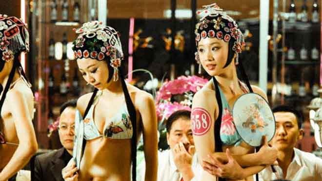 Chiến dịch 'Sấm Sét' và ông trùm 'Đại biểu quốc hội' Gái mại dâm mặc kiểu cổ để khách chơi lựa chọn