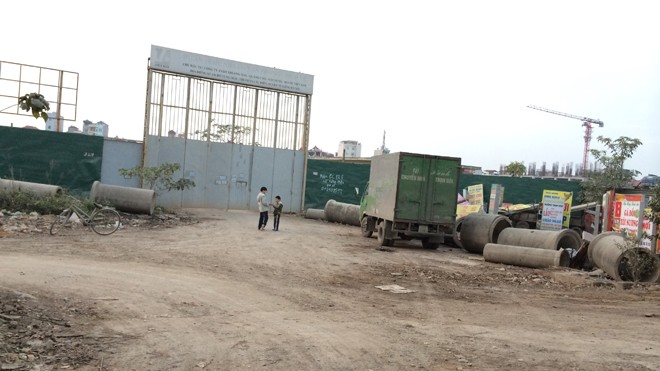 Giải pháp nào cho dự án bất động sản bị thu hồi? Dự án cao ốc tại 136 Hồ Tùng Mậu (Từ Liêm, Hà Nội) nằm trong danh sách bị kiểm tra việc sử dụng đất do chậm triển khai. Ảnh: L.H.V