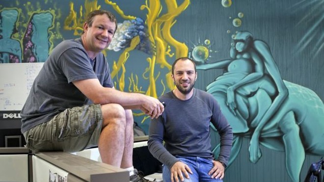 Đằng sau thương vụ Facebook-WhatsApp Hai tỷ phú mới Jan Koum (phải) và Brian Acton. Ảnh: Daily Mail