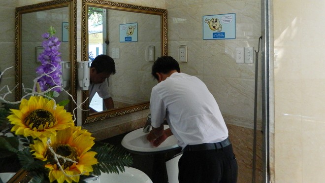 Nhà vệ sinh miễn phí sang như khách sạn Nhà vệ sinh công cộng tiêu chuẩn 5 sao miễn phí tại TPHCM. Ảnh: LT