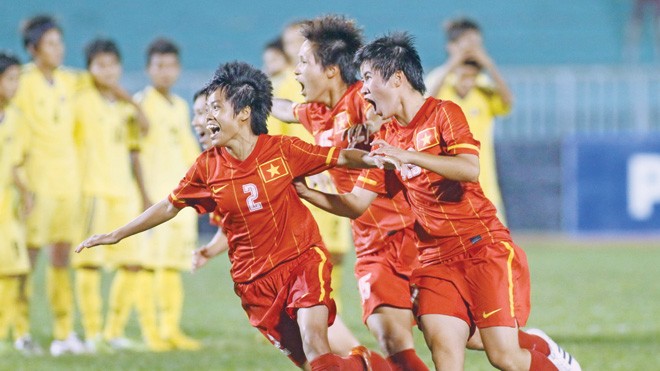 Bóng đá nữ phấp phỏng trước SEA Games 28 Liệu các cầu thủ nữ VN có cơ hội tham dự và ăn mừng chiến thắng tại SEA Games 28 tại Singapore năm 2015?. ảnh: VSIA