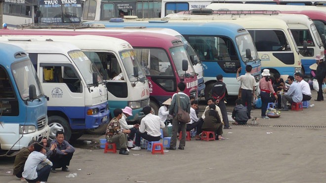 Dịp lễ 30/4 và 1/5: Tăng hàng trăm lượt tàu, xe, giữ nguyên giá vé Các bến xe Hà Nội được tăng cường 350 lượt xe dịp 30/4 và 1/5. Ảnh: Trọng Đảng