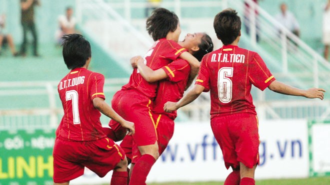 Nuôi mộng World Cup cho đội tuyển nữ Các cầu thủ nữ cần cải thiện chế độ dinh dưỡng, cách thức ăn uống để có thể lực tốt nhất hoàn thành mục tiêu giành vé dự World Cup nữ. ảnh: VSI