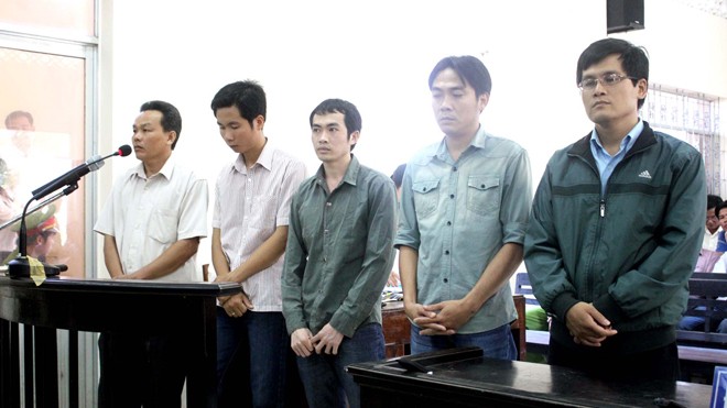 Cần hủy án, điều tra và xét xử lại vụ 5 công an đánh chết người Các bị cáo tại phiên tòa sơ thẩm
