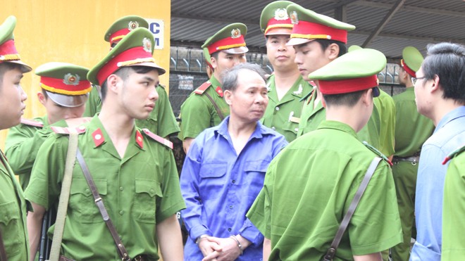 Đề nghị y án tử hình Dương Chí Dũng, Mai Văn Phúc Dù gia đình đã khắc phục một phần hậu quả, bị cáo Mai Văn Phúc vẫn bị công tố viên kết luận không có cơ sở để giảm án tử hình.
Ảnh: Bảo Thắng