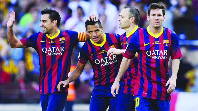 Đua vô địch La Liga, cờ bỗng rơi vào tay người Catalan Cơ hội vô địch La Liga bỗng trong tay Messi và đồng đội. Ảnh: AP