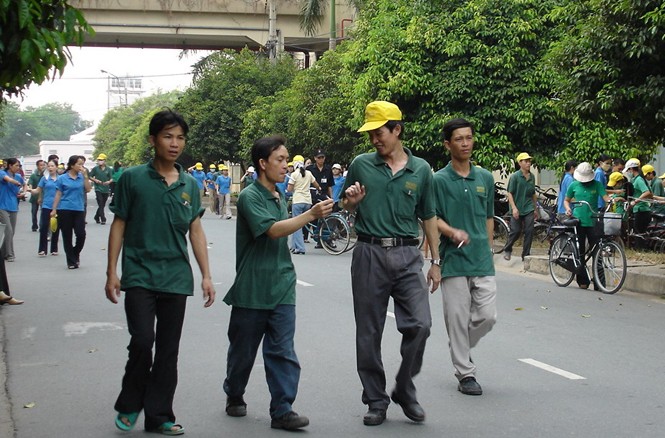 Không để công nhân thất nghiệp Công nhân đã đi làm trở lại bình thường tại các khu công nghiệp ở Bình Dương. ảnh: L.N