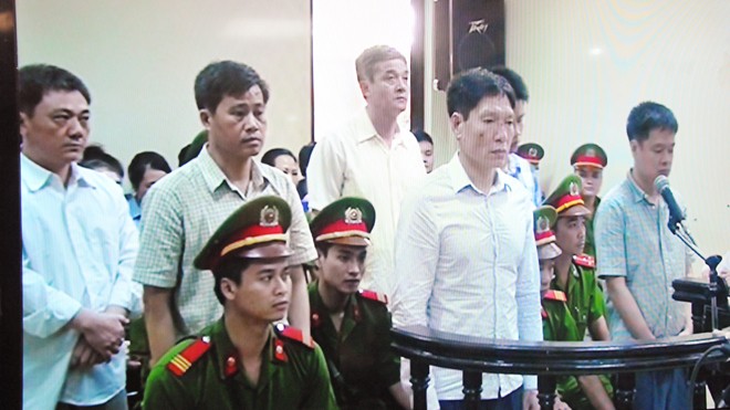 Dương Tự Trọng khẩn thiết xin điều gì trước tòa? Dương Tự Trọng và các bị cáo tại tòa ngày 22/5
