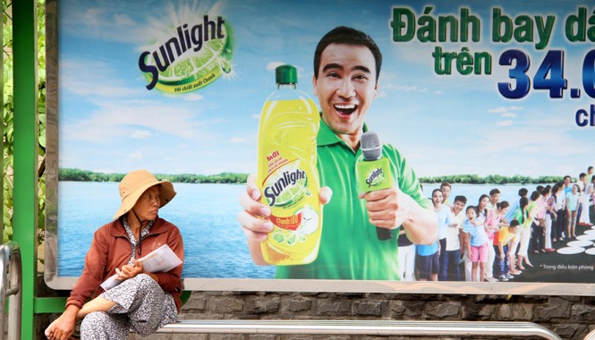 Những nẻo đường “lẩn” thuế của giới showbiz Các hoạt động quảng cáo, biểu diễn thường đem lại cho các nghệ sĩ khoản thu nhập khủng