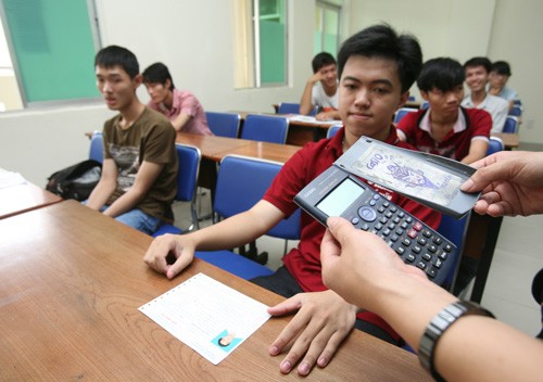 Không cung cấp bằng chứng tiêu cực cũng phạm quy Thí sinh cần tập trung trong ngày làm thủ tục dự thi để nghe phổ biến quy chế thi, tránh những sai lầm đáng tiếc do không nắm quy chế. Ảnh: Đào Ngọc Thạch