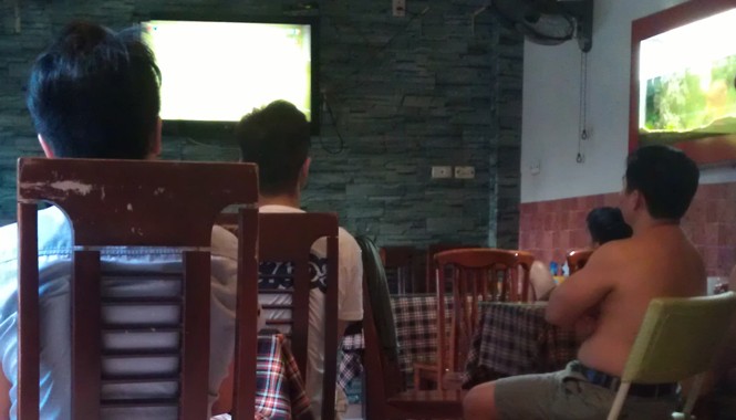 “Bão” cá độ mùa World cup - Kỳ II: Cá độ từ phố về làng Trai làng phải bán cả trâu bò để chơi cá độ bóng đá.