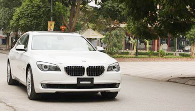 BMW 7-series tại Việt Nam giảm đến 355 triệu đồng Euro Auto giảm giá BMW 750 Li đến 355 triệu đồng