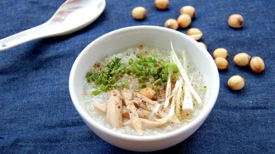 Thịt gà chữa bệnh quý ông “mềm yếu” Cháo gà hạt sen khiếm thực tốt cho nam giới bị di tinh.