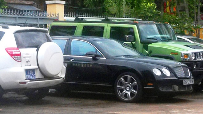 Bán nhiều siêu xe nghi nhập lậu, xung công quỹ Số siêu xe nghi nhập lậu đang tạm giữ tại Công an TP Đà Nẵng. ảnh: Nguyễn Huy