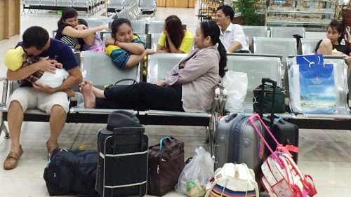 Bộ trưởng Thăng 'bóc mẽ' chuyện 'delay' của hàng không Hành khách vật vờ tại sân bay Cam Ranh do chuyến bay Nha Trang - Hà Nội của Vietjet Air chậm 5 tiếng. Ảnh: T.N