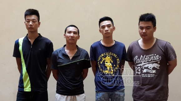 Bắt khẩn cấp 4 đối tượng cá độ bóng đá qua mạng hơn 6 tỷ đồng Bốn đối tượng tổ chức đánh bạc và đánh bạc dưới hình thức cá độ bóng đá