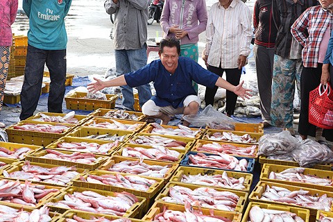 Truyền hình Mỹ giới thiệu ẩm thực Việt Martin Yan tại chợ cá Phan Thiết
