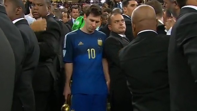Nghi án FIFA bị ép trao 'Bóng vàng' cho Messi Messi chẳng mặn mà với danh hiệu “Qủa bóng vàng”