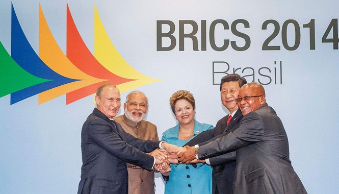 BRICS lập ngân hàng 100 tỷ USD cạnh tranh với phương Tây Lãnh đạo 5 nước BRICS cuối cùng nhất trí thành lập Ngân hàng Phát triển Mới với mong muốn thay đổi trật tự tài chính toàn cầu. Ảnh: Merco Press